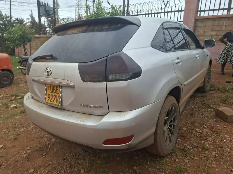 Toyota Harrier   - 2005