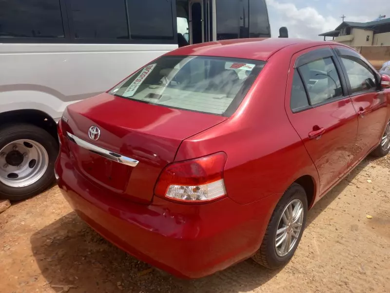 Toyota Belta   - 2012