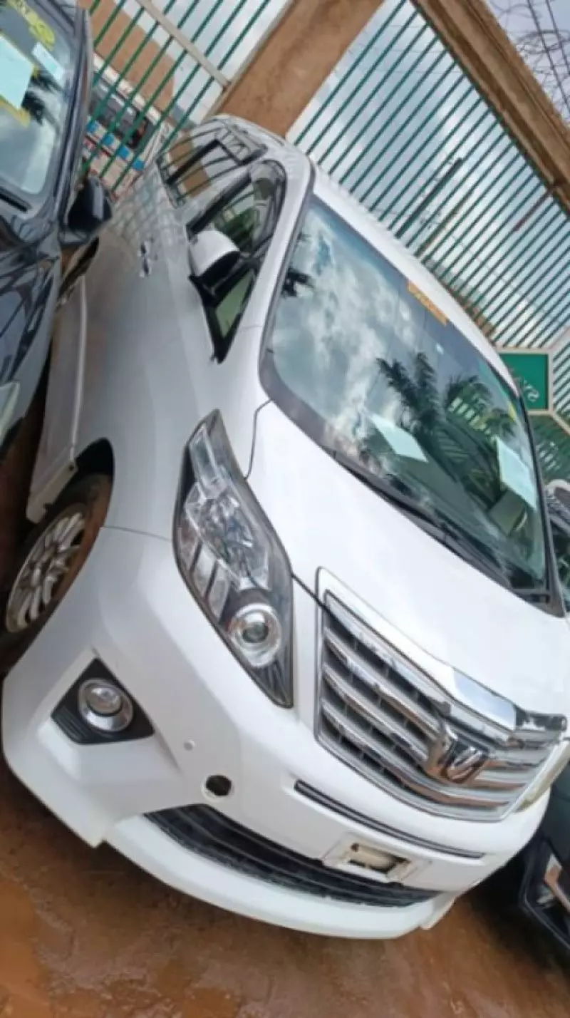 Toyota Alphard   - 2012