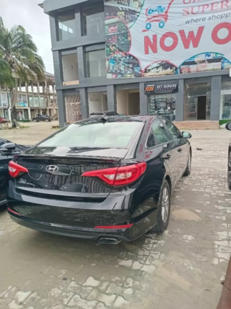 Hyundai Sonata   - 2015