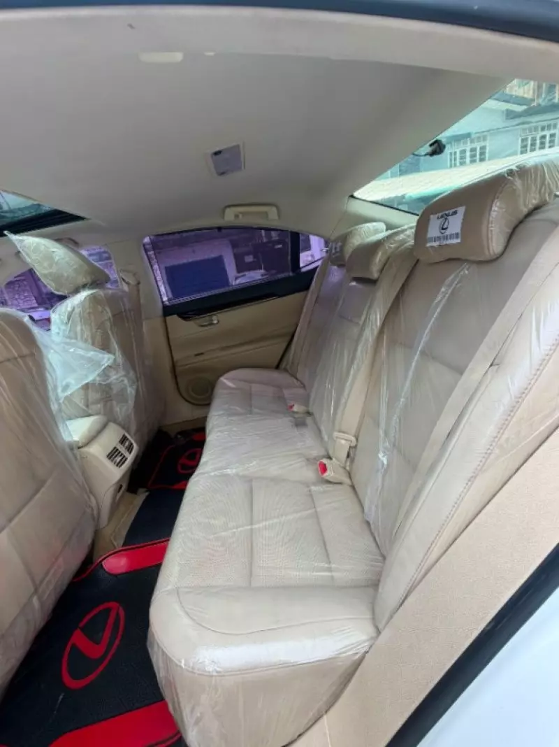 Lexus ES   - 2013