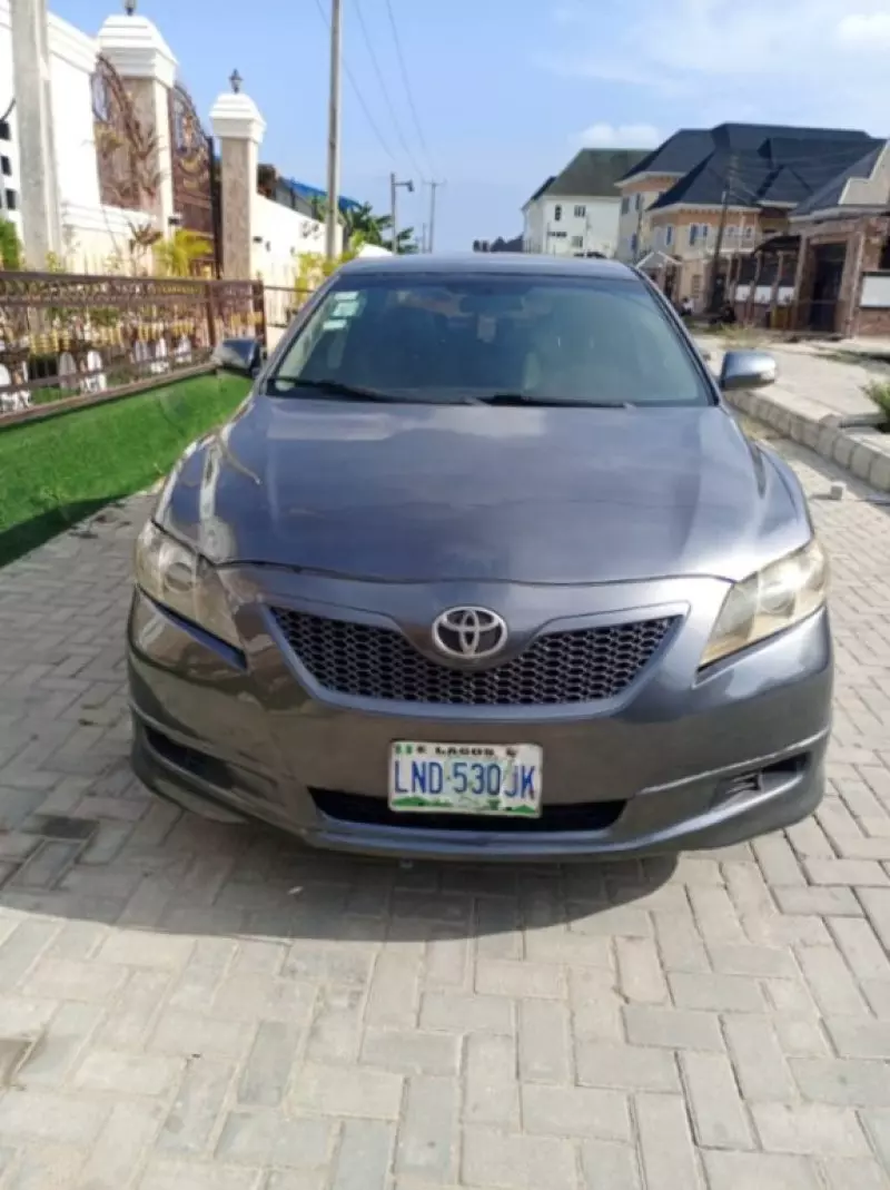 Toyota Camry - 2009