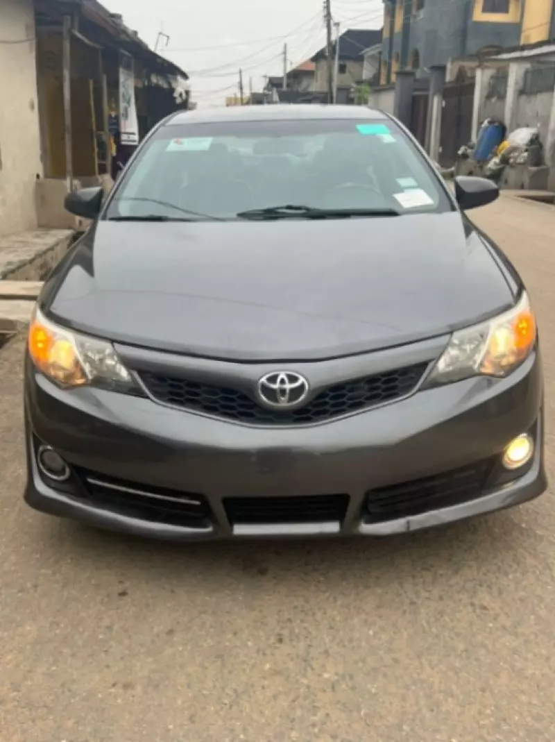 Toyota Camry - 2012
