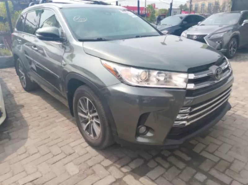 Toyota Highlander   - 2018