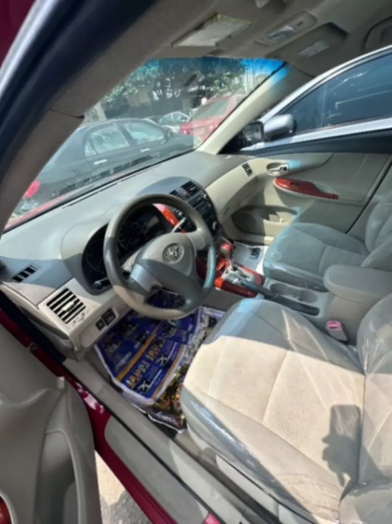 Toyota Corolla   - 2010