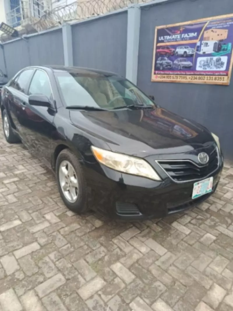 TOYOTA Camry   - 2010