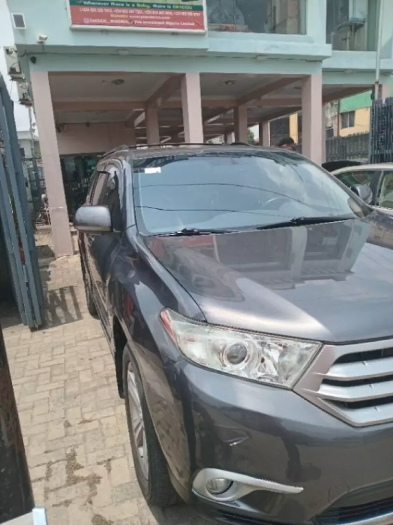 Toyota Highlander   - 2013