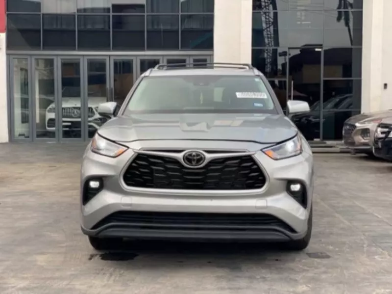Toyota Highlander   - 2021