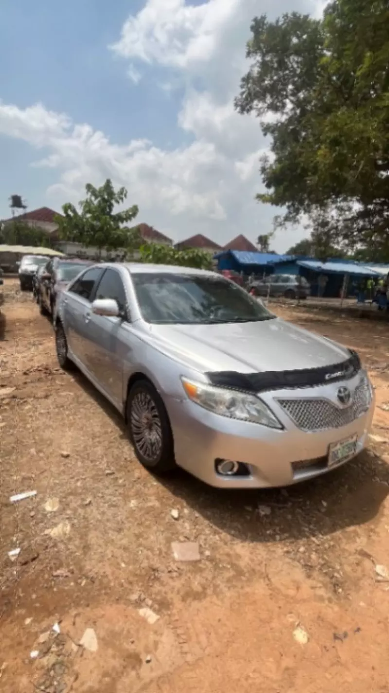 TOYOTA Camry   - 2010