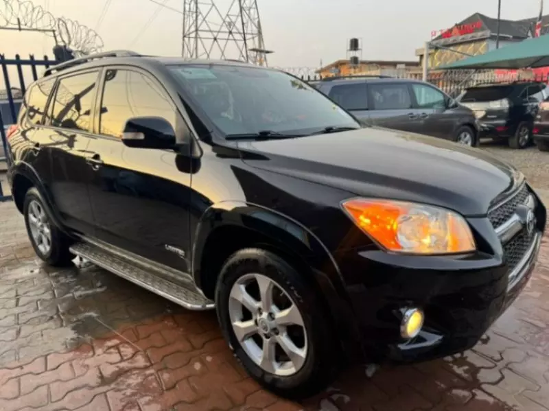 Toyota RAV4   - 2010