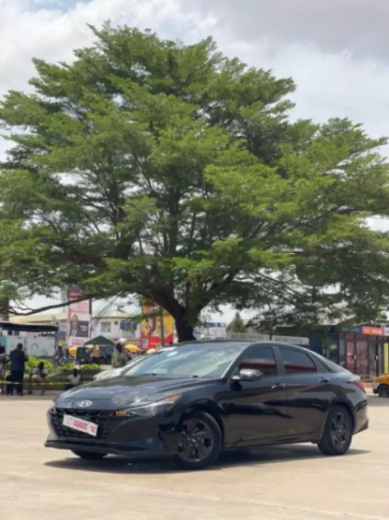 Hyundai Elantra   - 2021