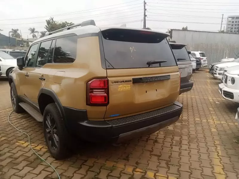 Toyota Landcruiser Prado - 2023