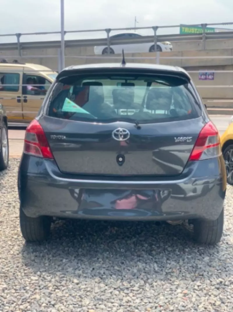TOYOTA Yaris - 2010