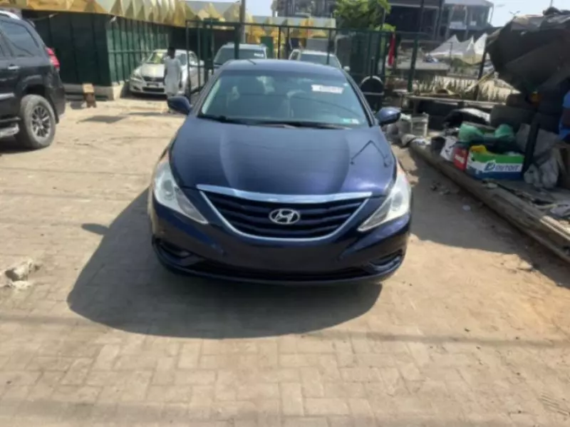 Hyundai Sonata   - 2013