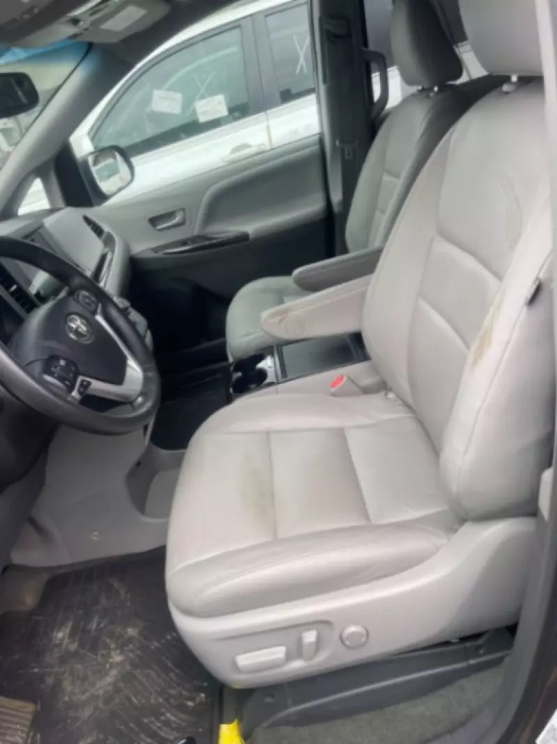 TOYOTA Sienna   - 2016