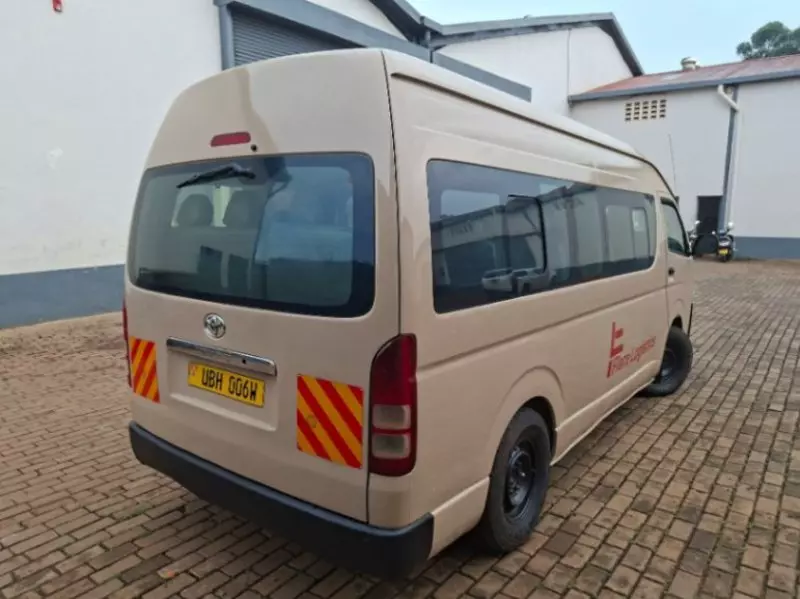 Toyota Hiace   - 2014