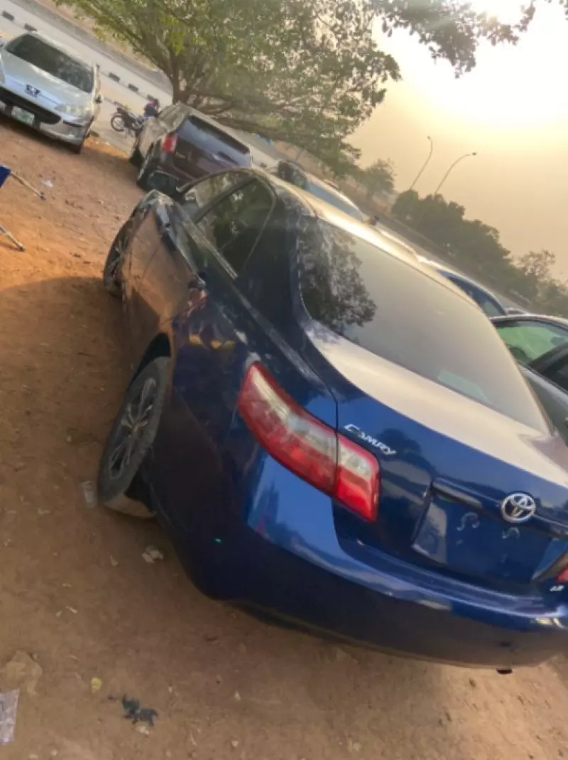 Toyota Camry   - 2009