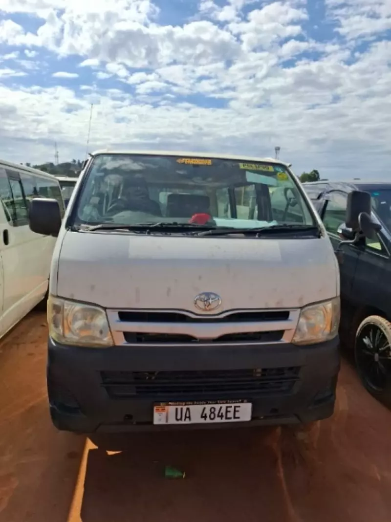 TOYOTA Hiace   - 2011