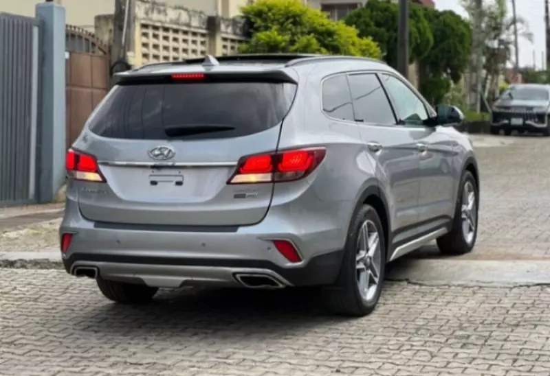 Hyundai Santa Fe   - 2017