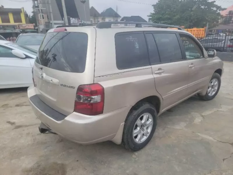 TOYOTA Highlander - 2004