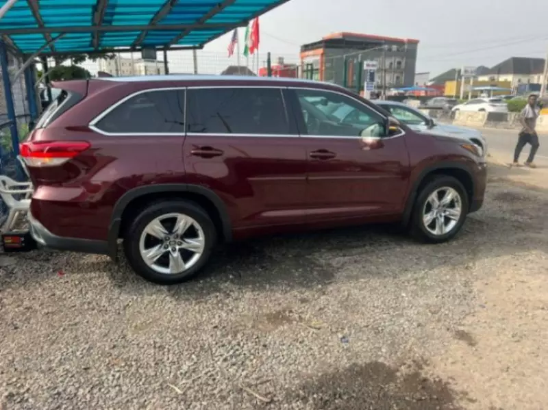 Toyota Highlander   - 2019