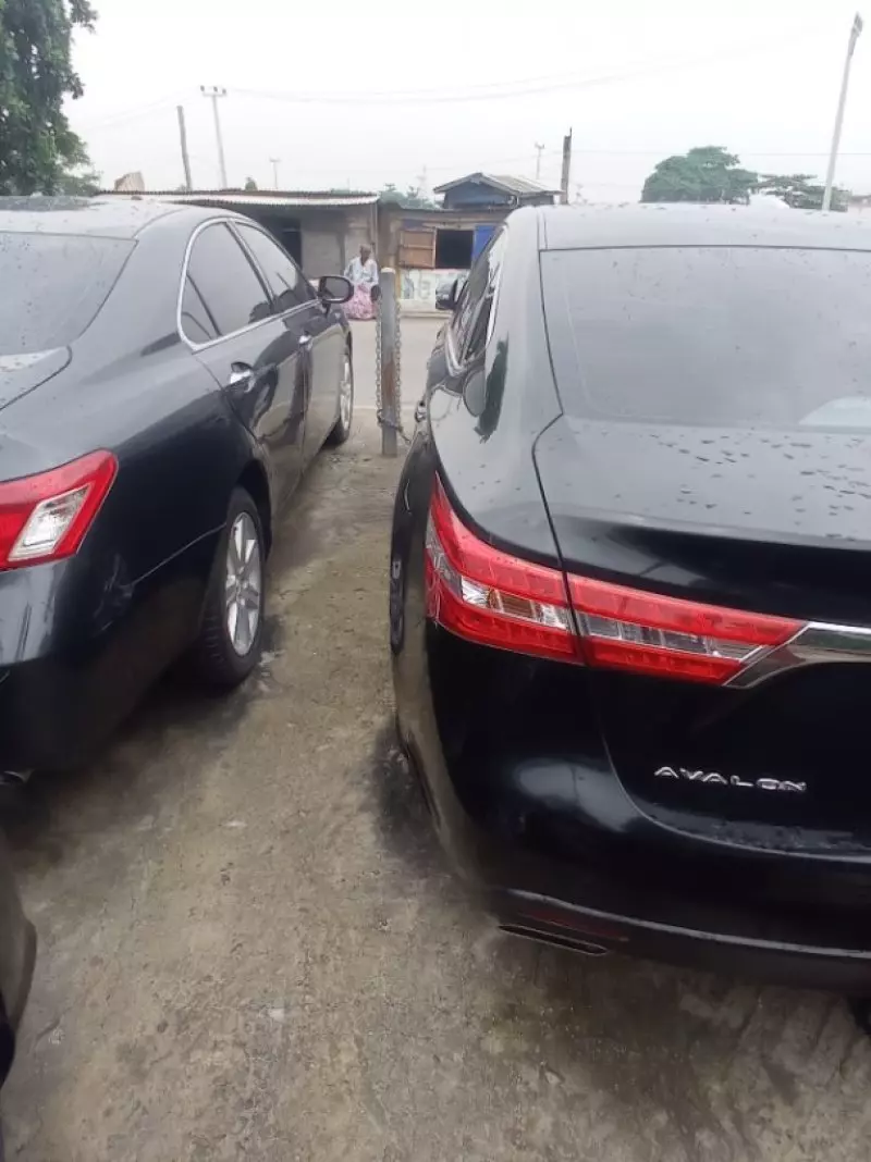 Toyota Avalon   - 2013