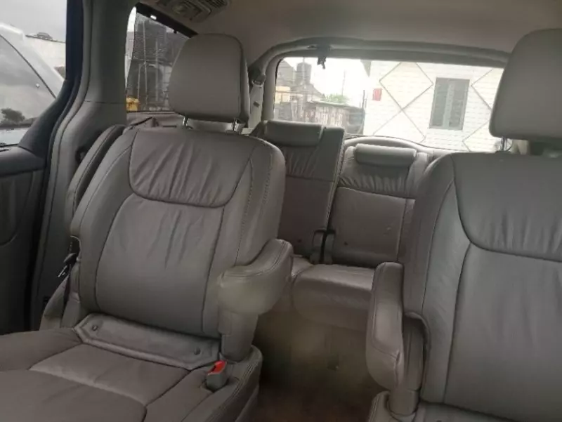 Toyota Sienna   - 2010