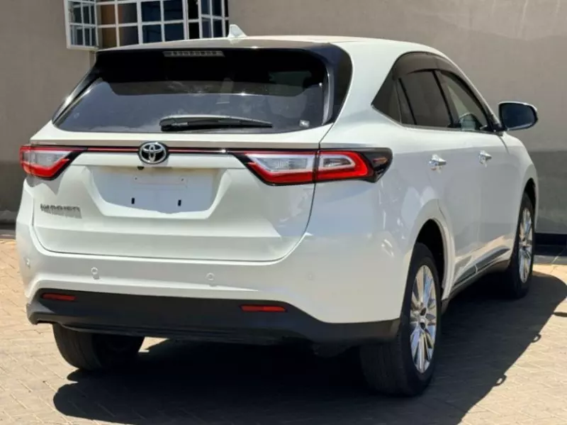 Toyota Harrier   - 2018