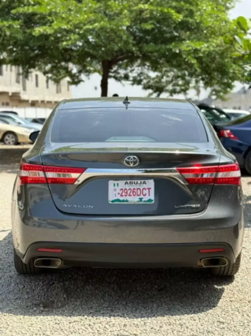 Toyota Avalon   - 2013