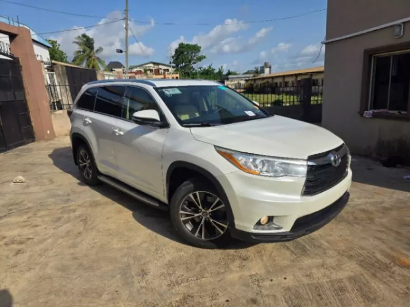 TOYOTA Highlander   - 2016