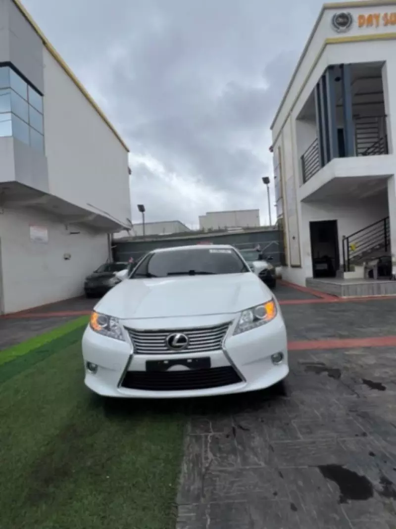 Lexus ES   - 2013