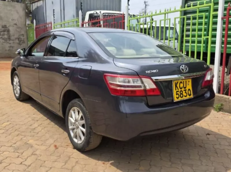 Toyota Axio    - 2015