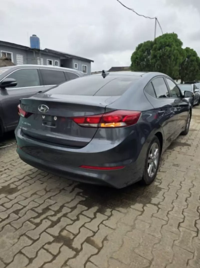 Hyundai Elantra   - 2018