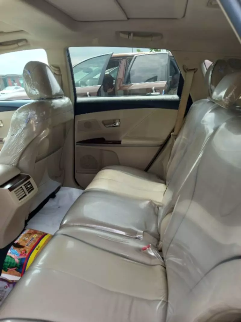 Toyota Venza   - 2012