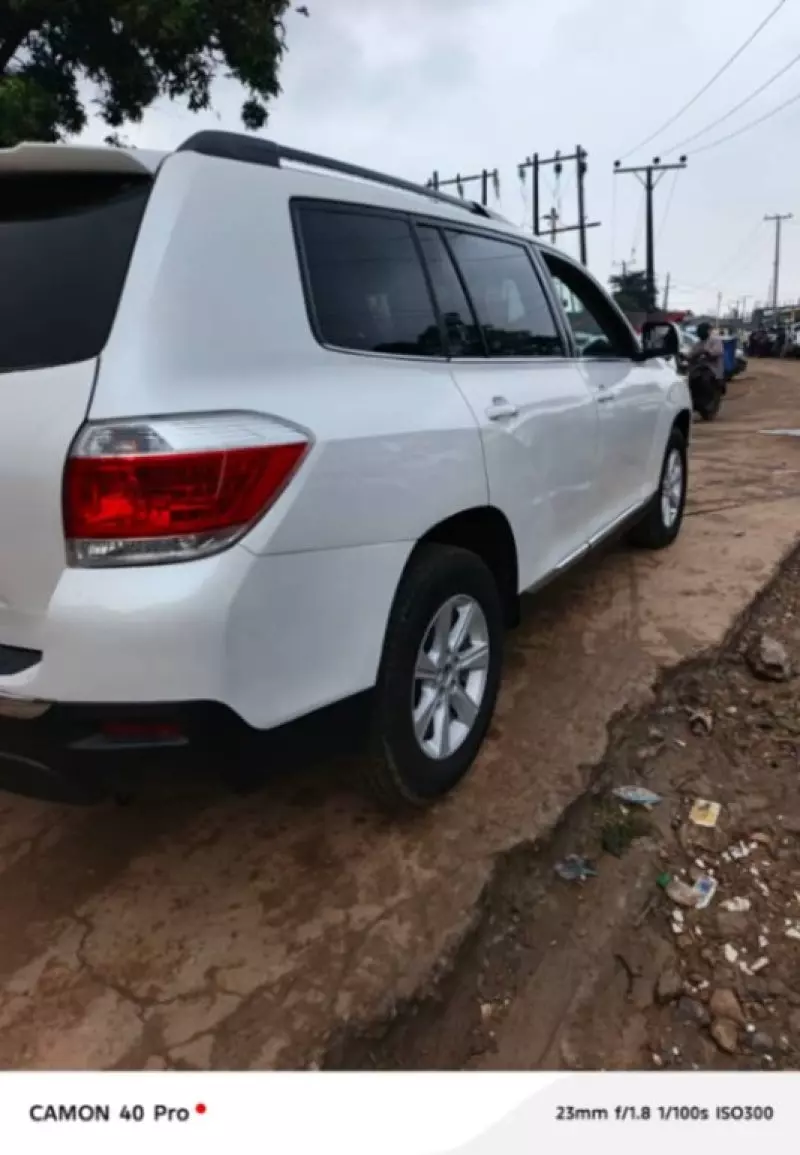Toyota Highlander   - 2012