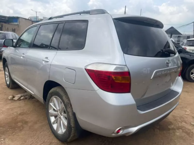 Toyota Highlander   - 2010