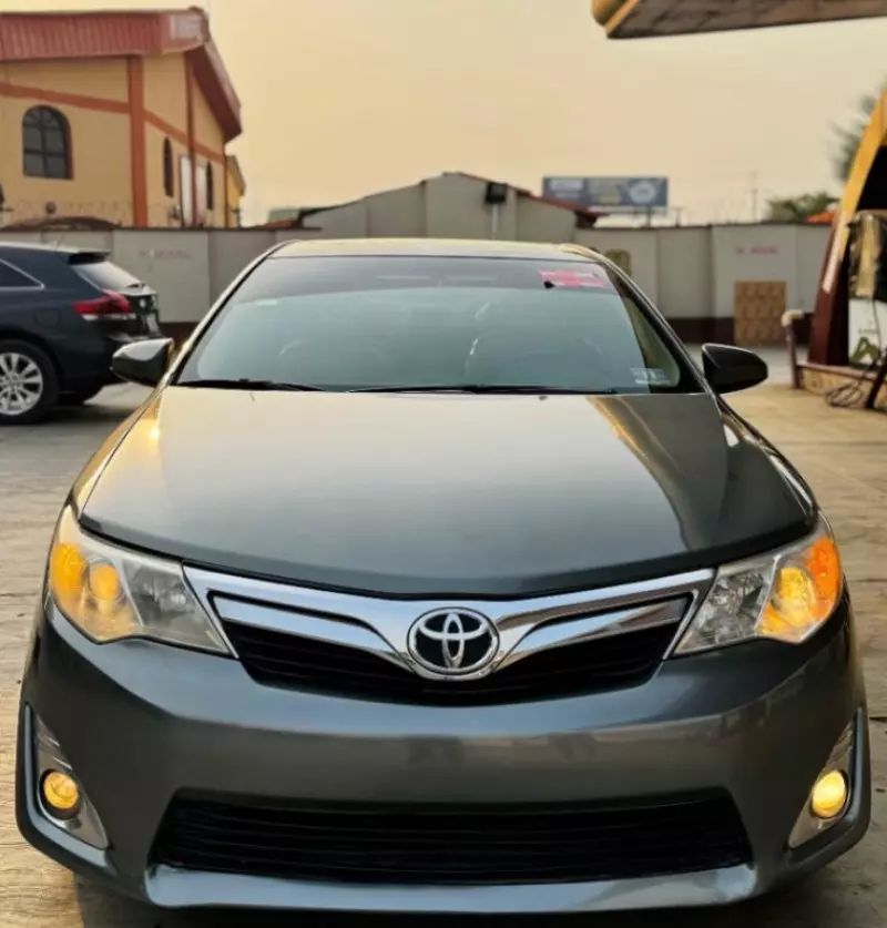 Toyota Camry   - 2012