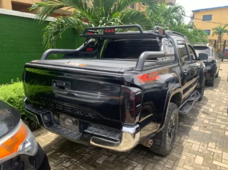 TOYOTA Tacoma   - 2018