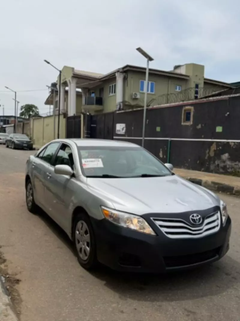 Toyota Camry   - 2011
