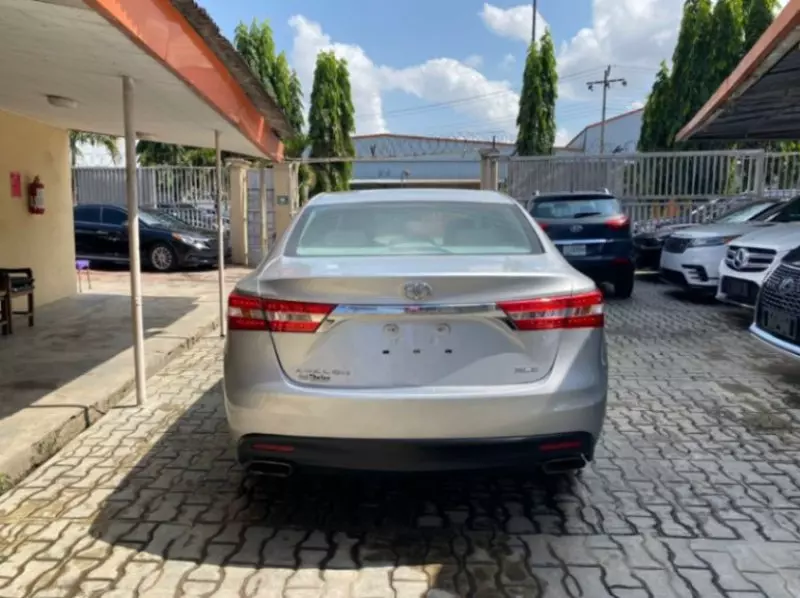 Toyota Avalon   - 2013