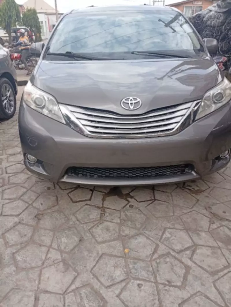 TOYOTA Sienna   - 2014