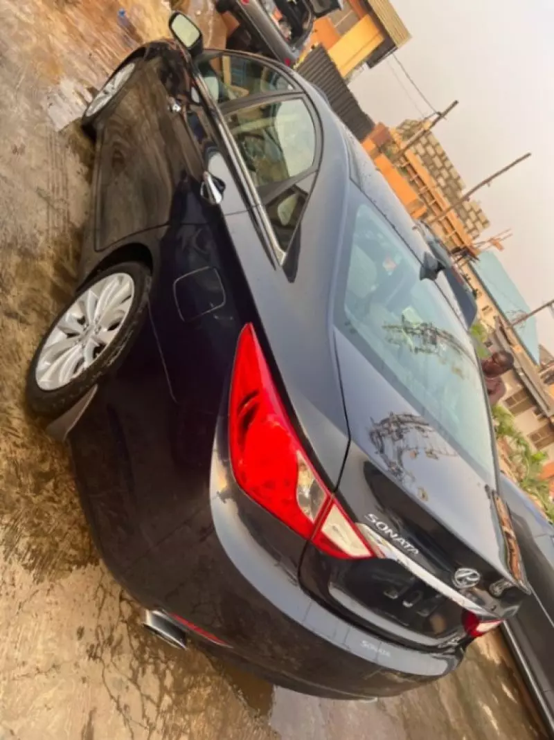 Hyundai Sonata - 2012