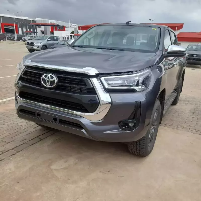 Toyota Hilux   - 2025