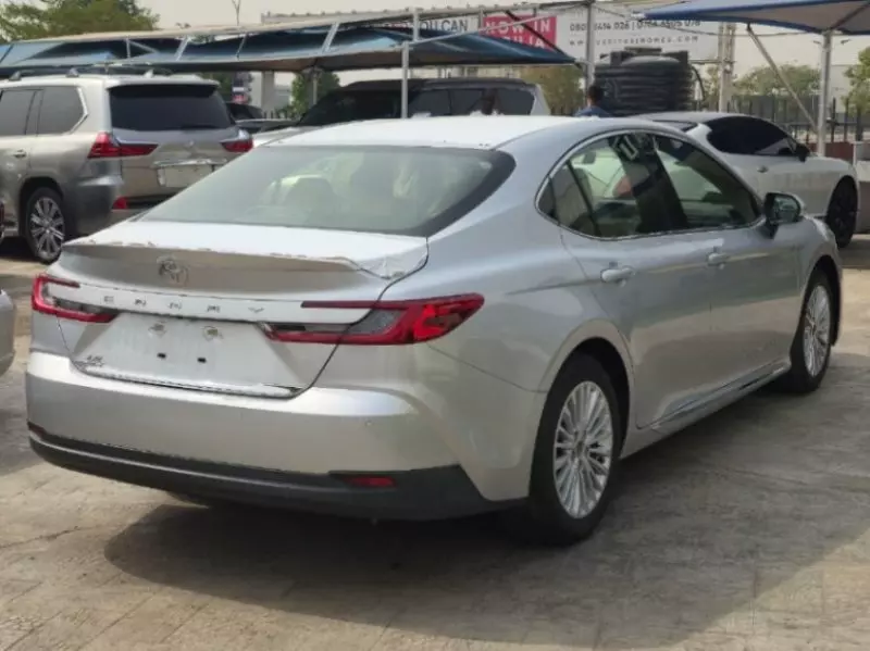 Toyota Camry   - 2025