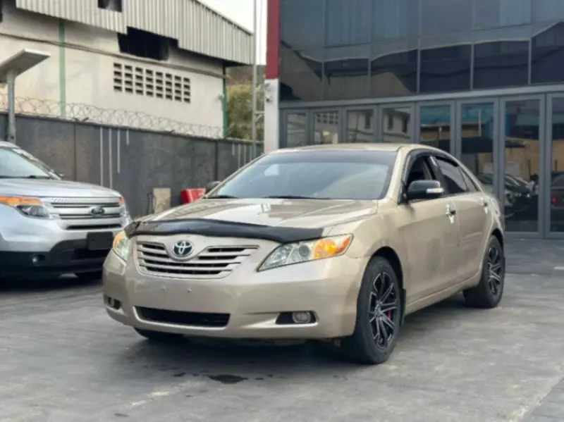 Toyota Camry   - 2009