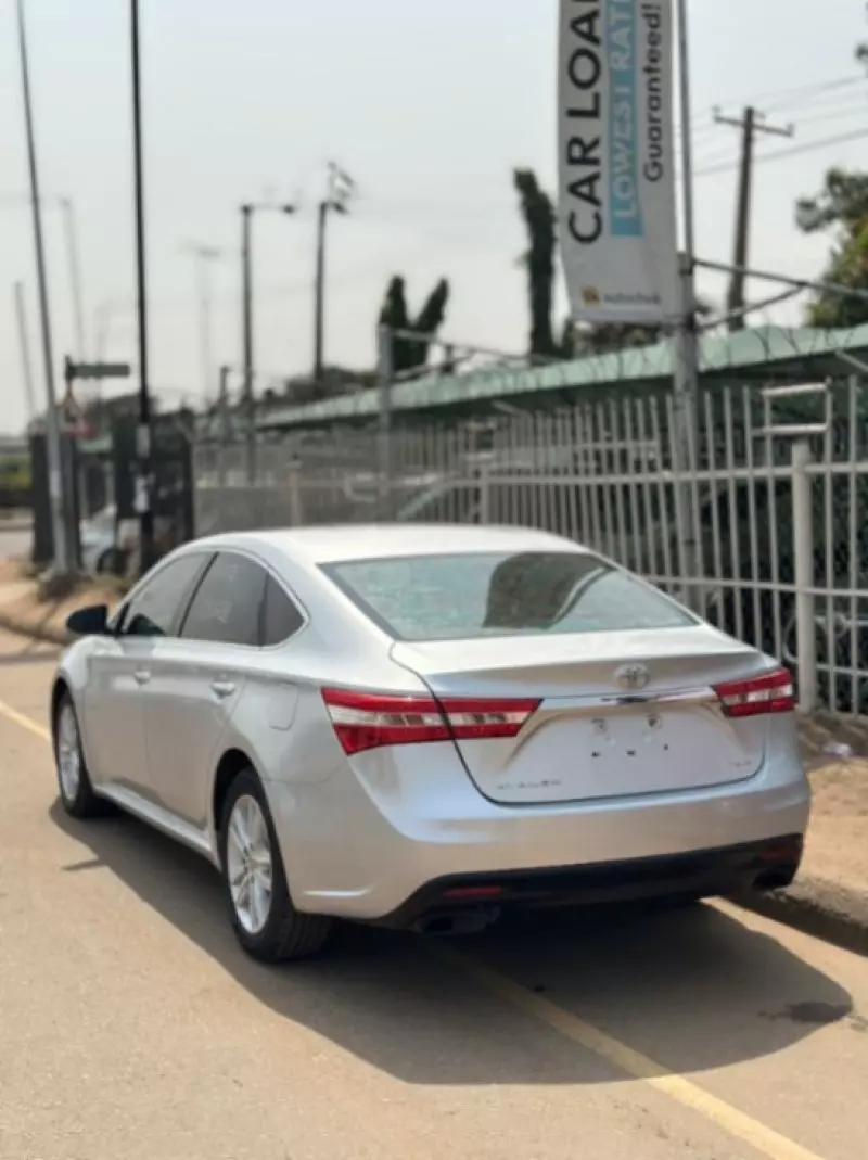 Toyota Avalon   - 2013