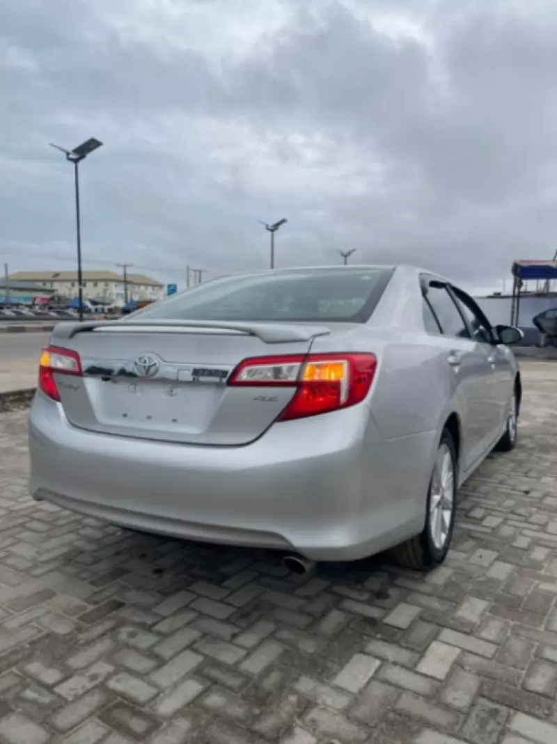 TOYOTA Camry - 2012