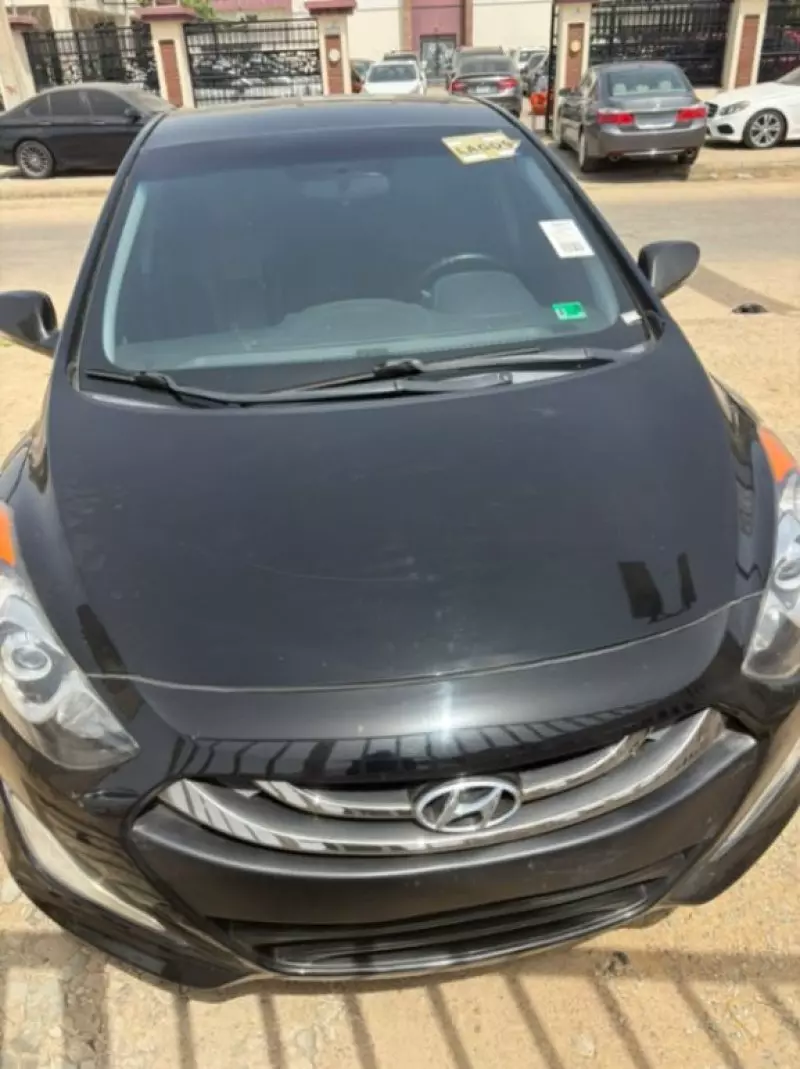 Hyundai Elantra   - 2013