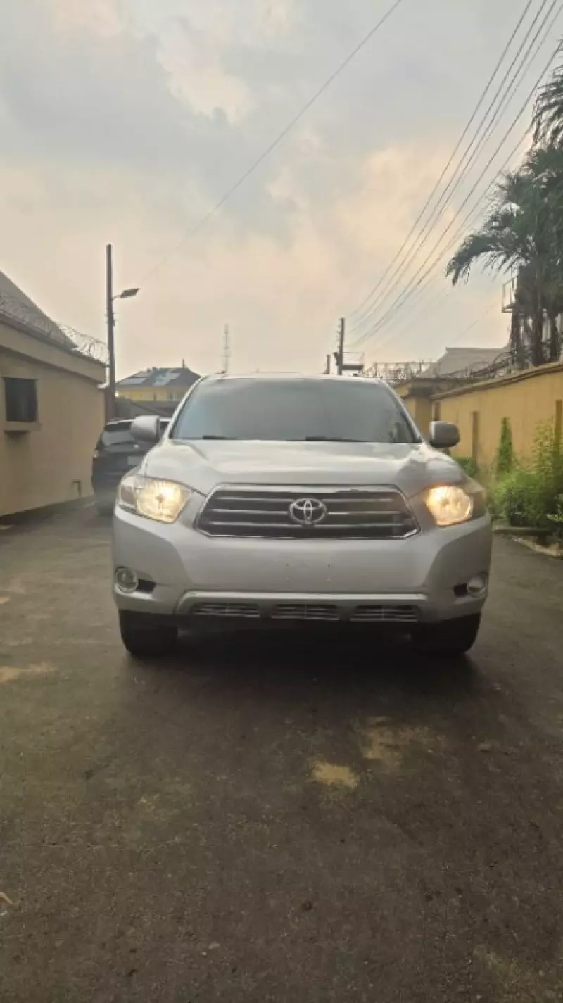 Toyota Highlander   - 2010