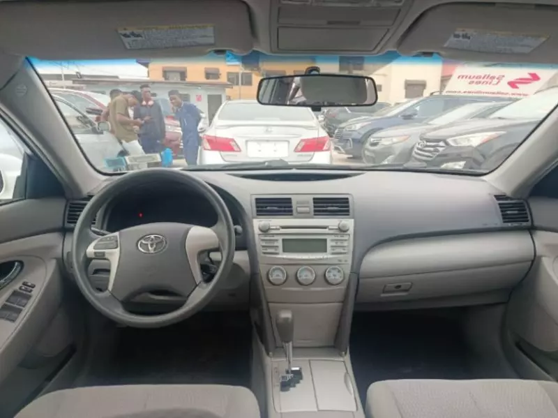 Toyota Camry   - 2010